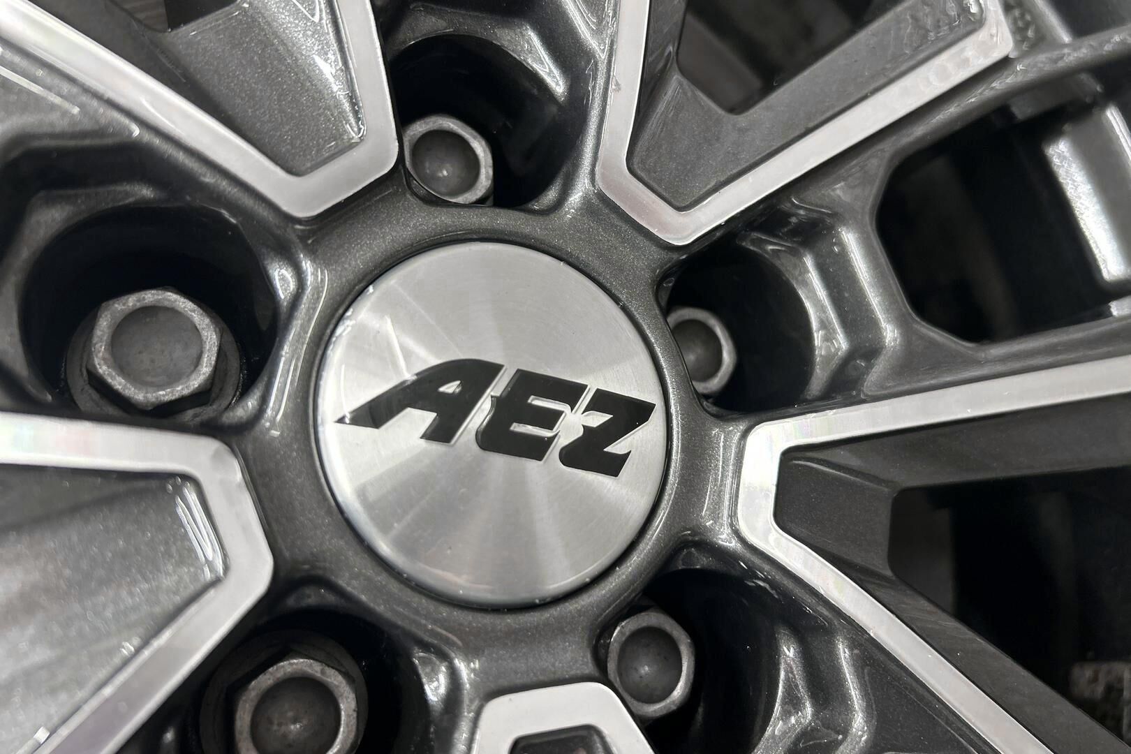 Polestar 2 iso kuva 13