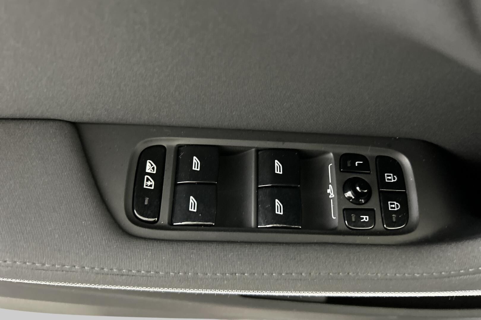 Polestar 2 iso kuva 17