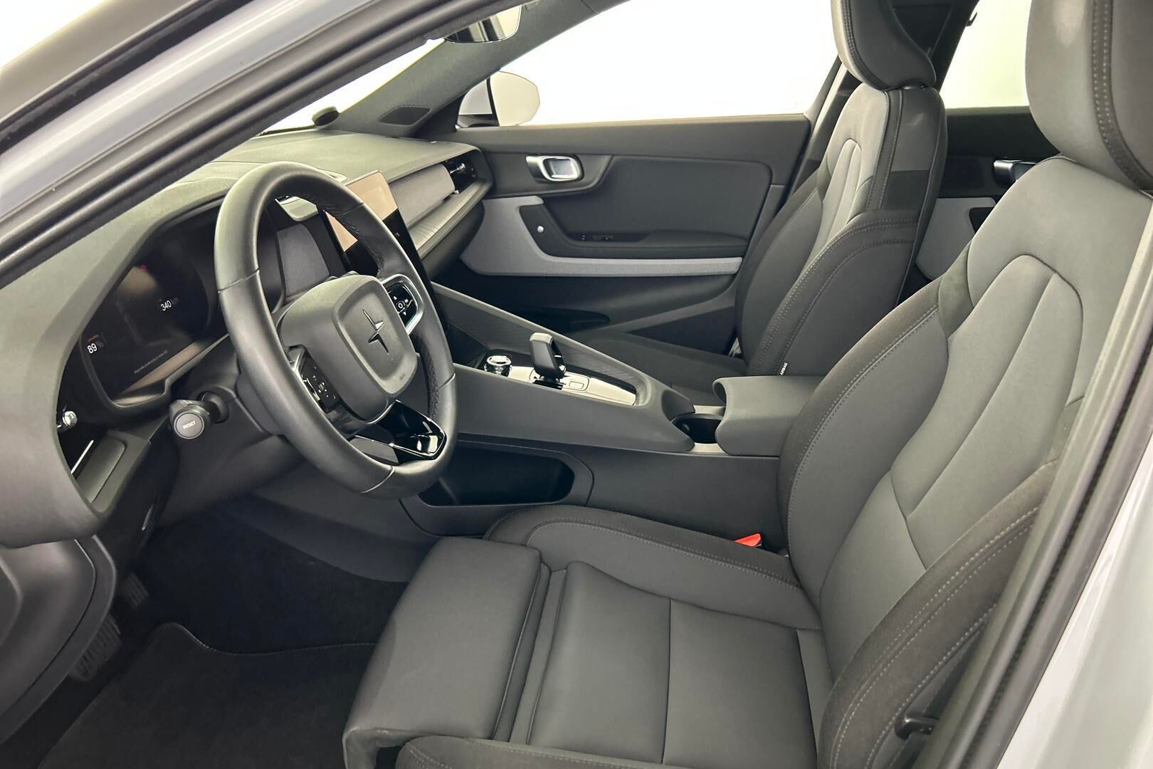Polestar 2 iso kuva 9