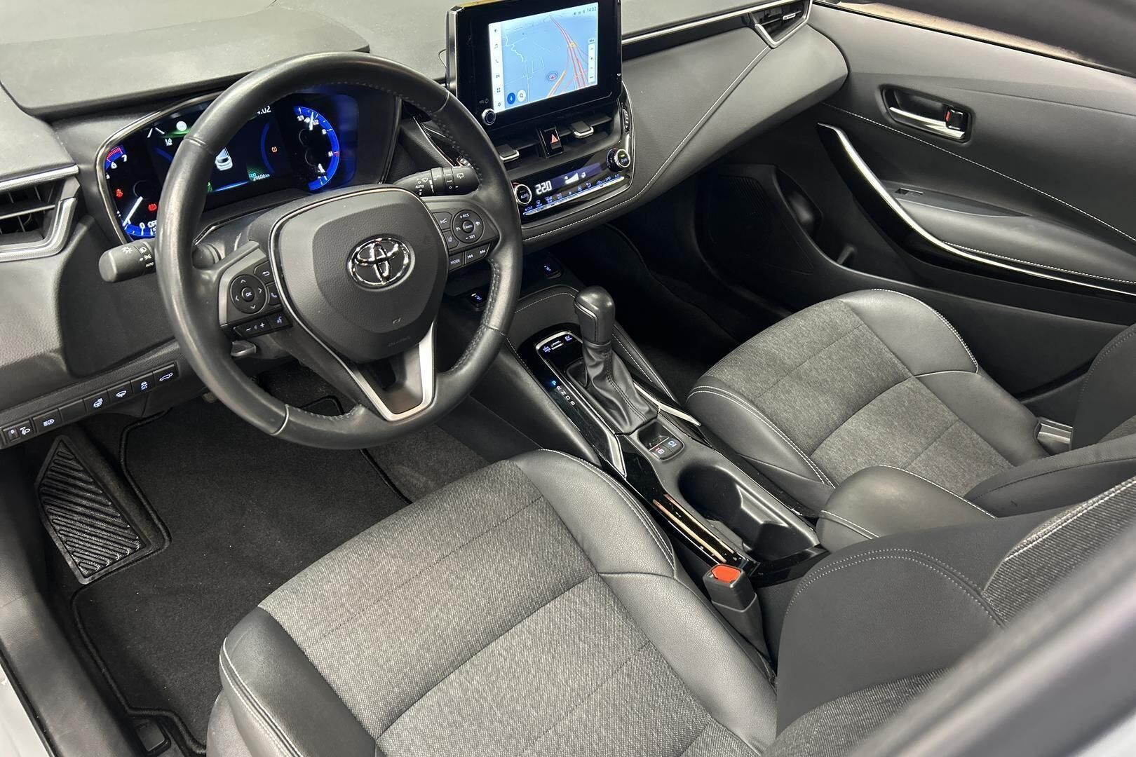 Toyota Corolla iso kuva 9