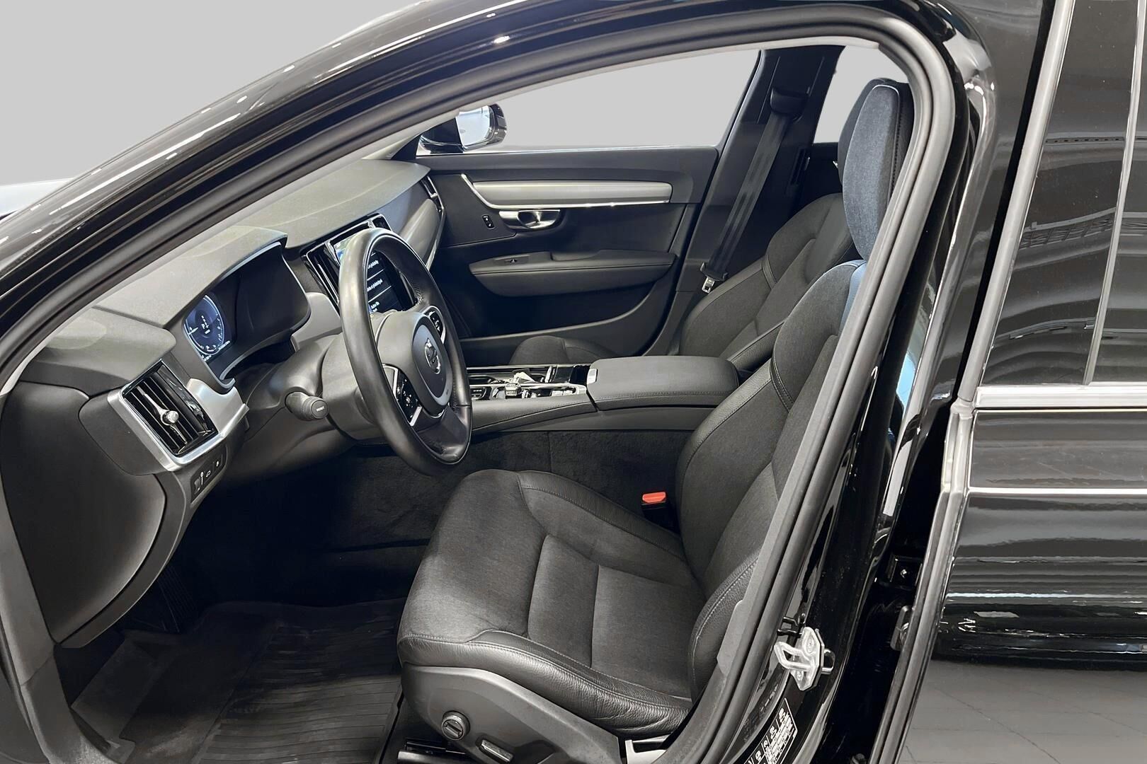 Volvo V90 iso kuva 8