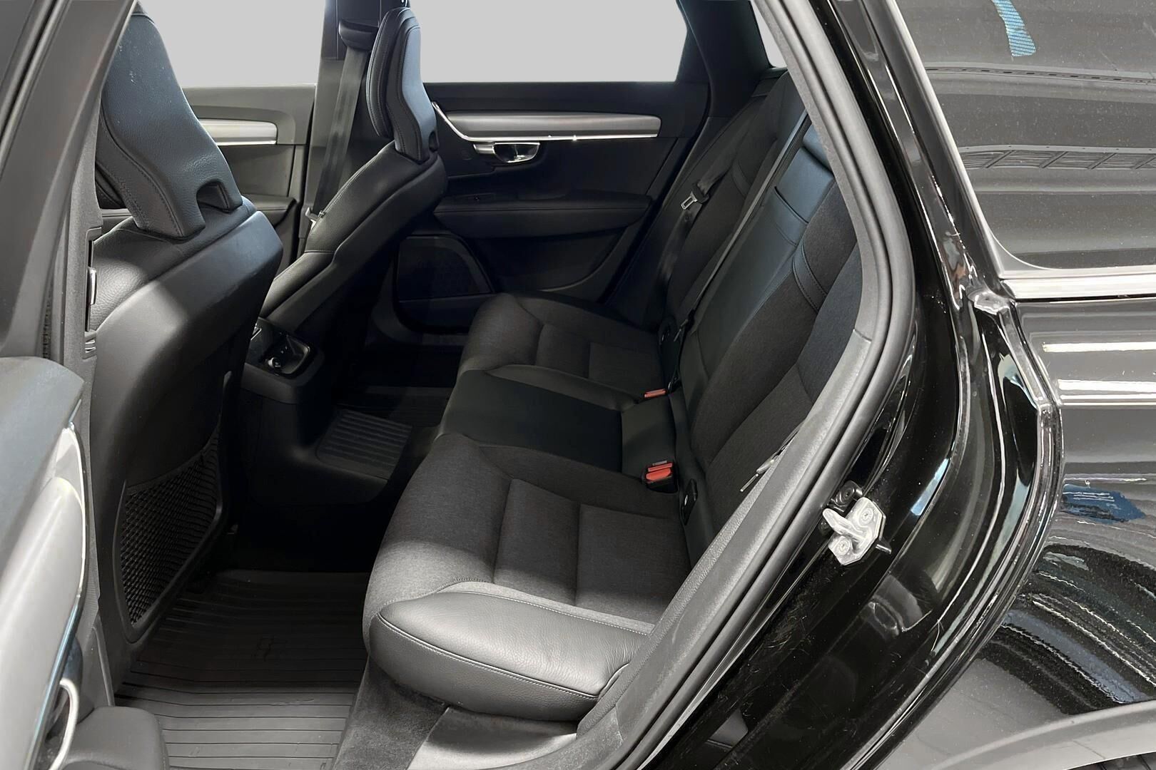 Volvo V90 iso kuva 9