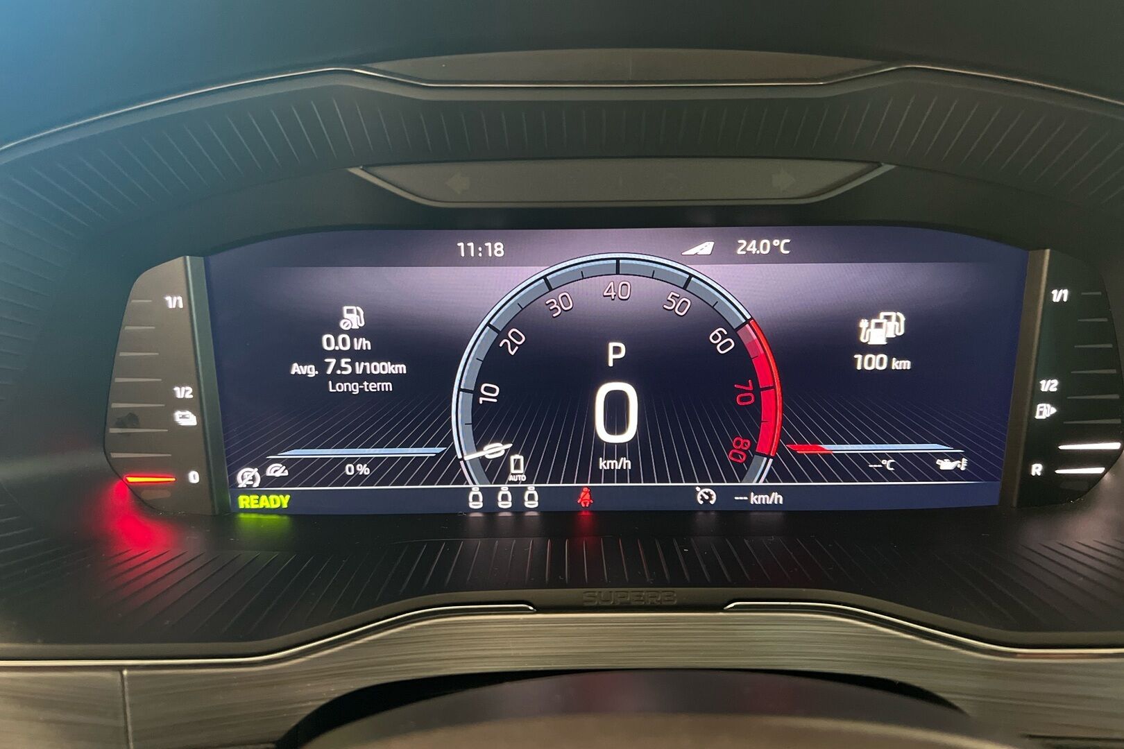 Skoda Superb iso kuva 12