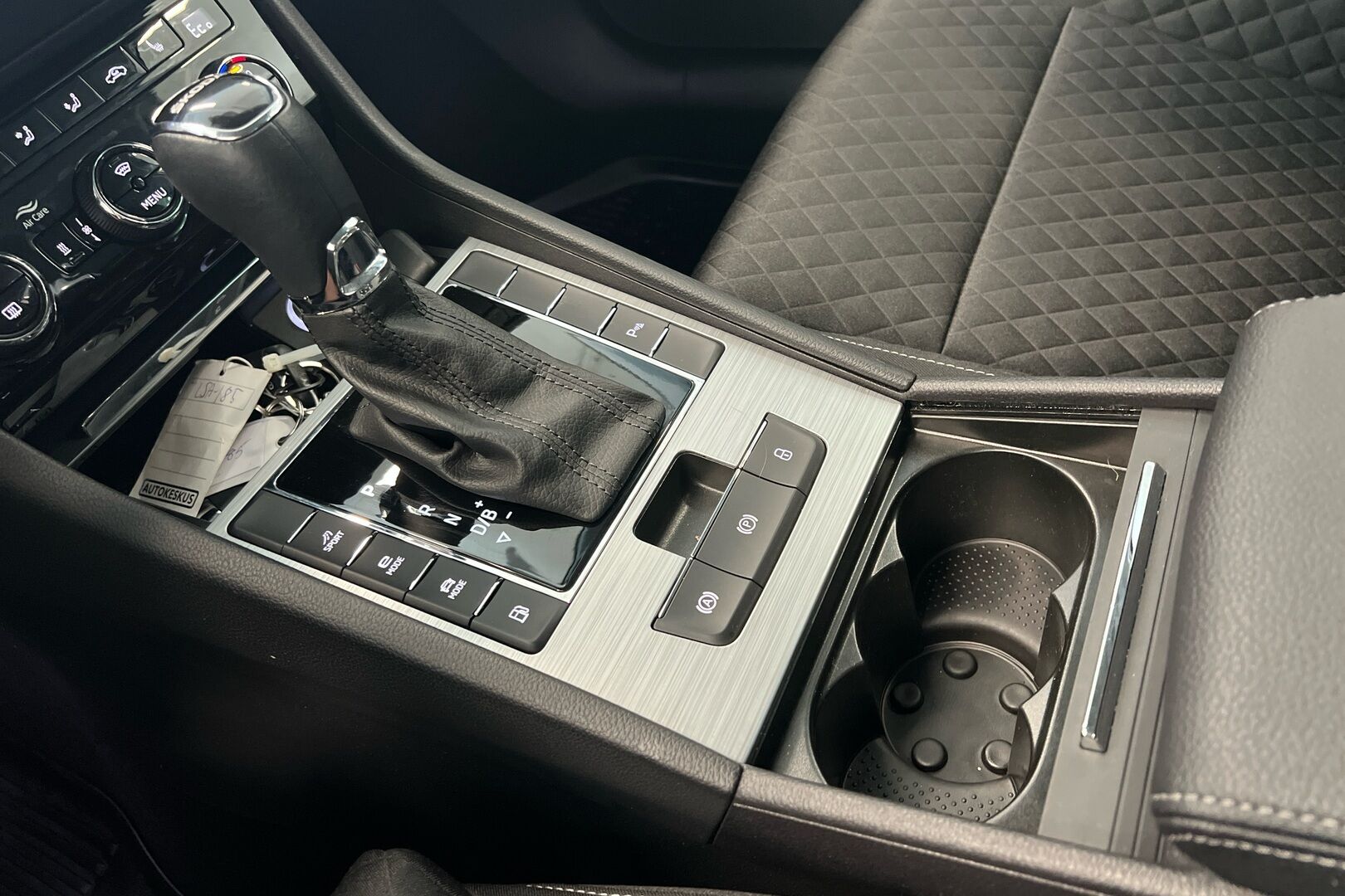 Skoda Superb iso kuva 14