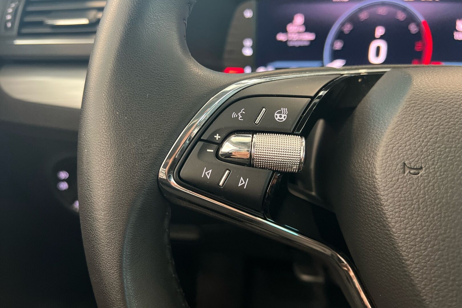 Skoda Superb iso kuva 15