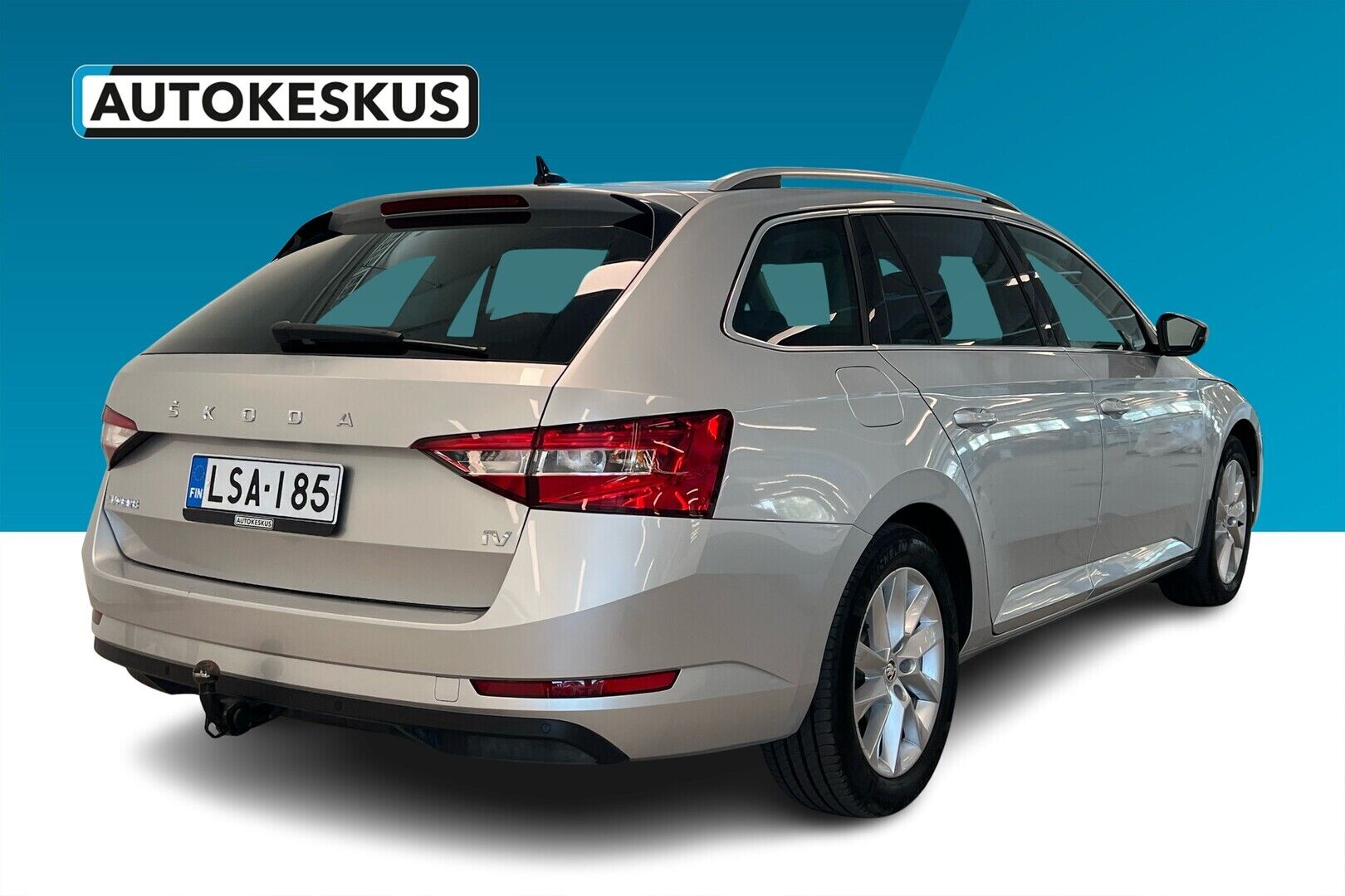 Skoda Superb iso kuva 2