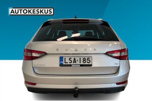 Skoda Superb esikatselu 2