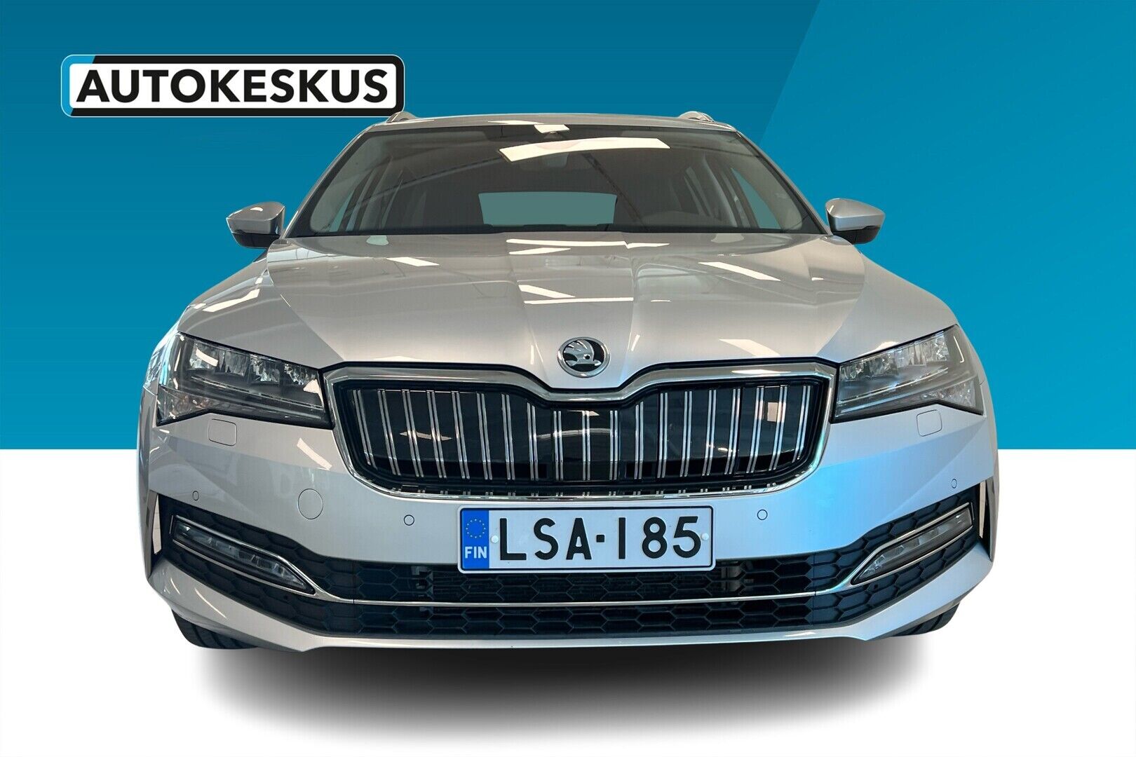 Skoda Superb iso kuva 4