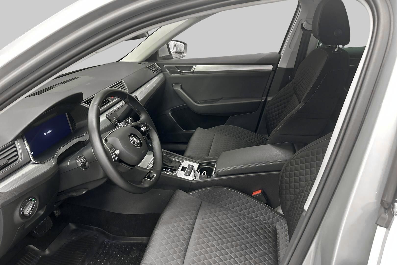 Skoda Superb iso kuva 10