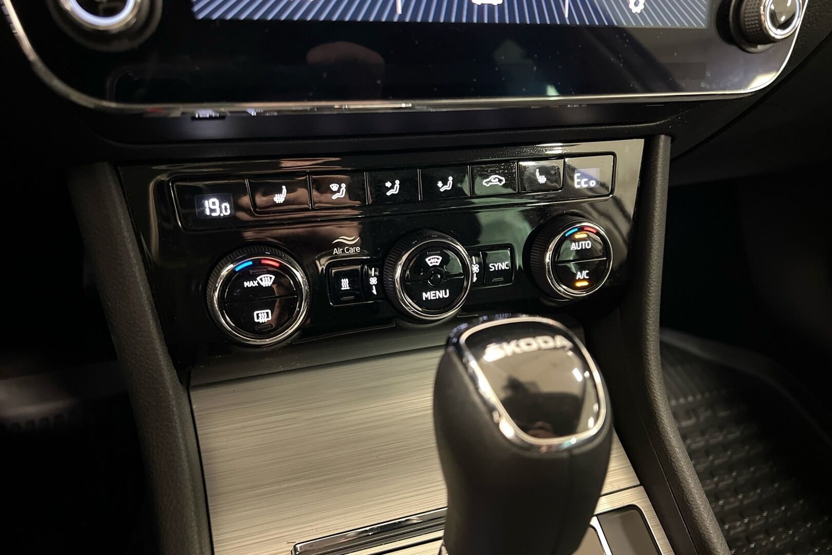 Skoda Superb iso kuva 11