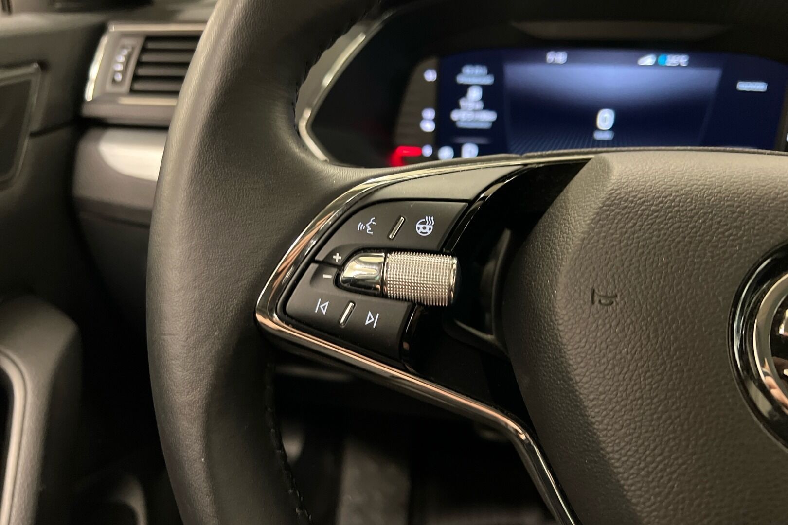 Skoda Superb iso kuva 14