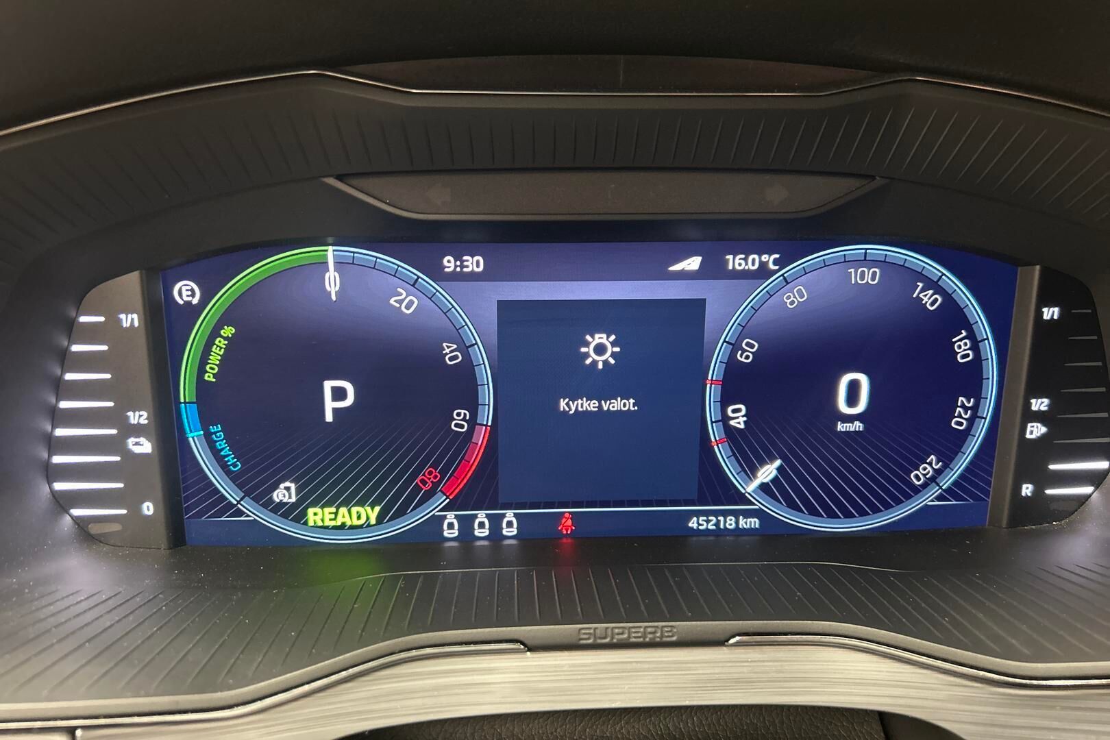 Skoda Superb iso kuva 15