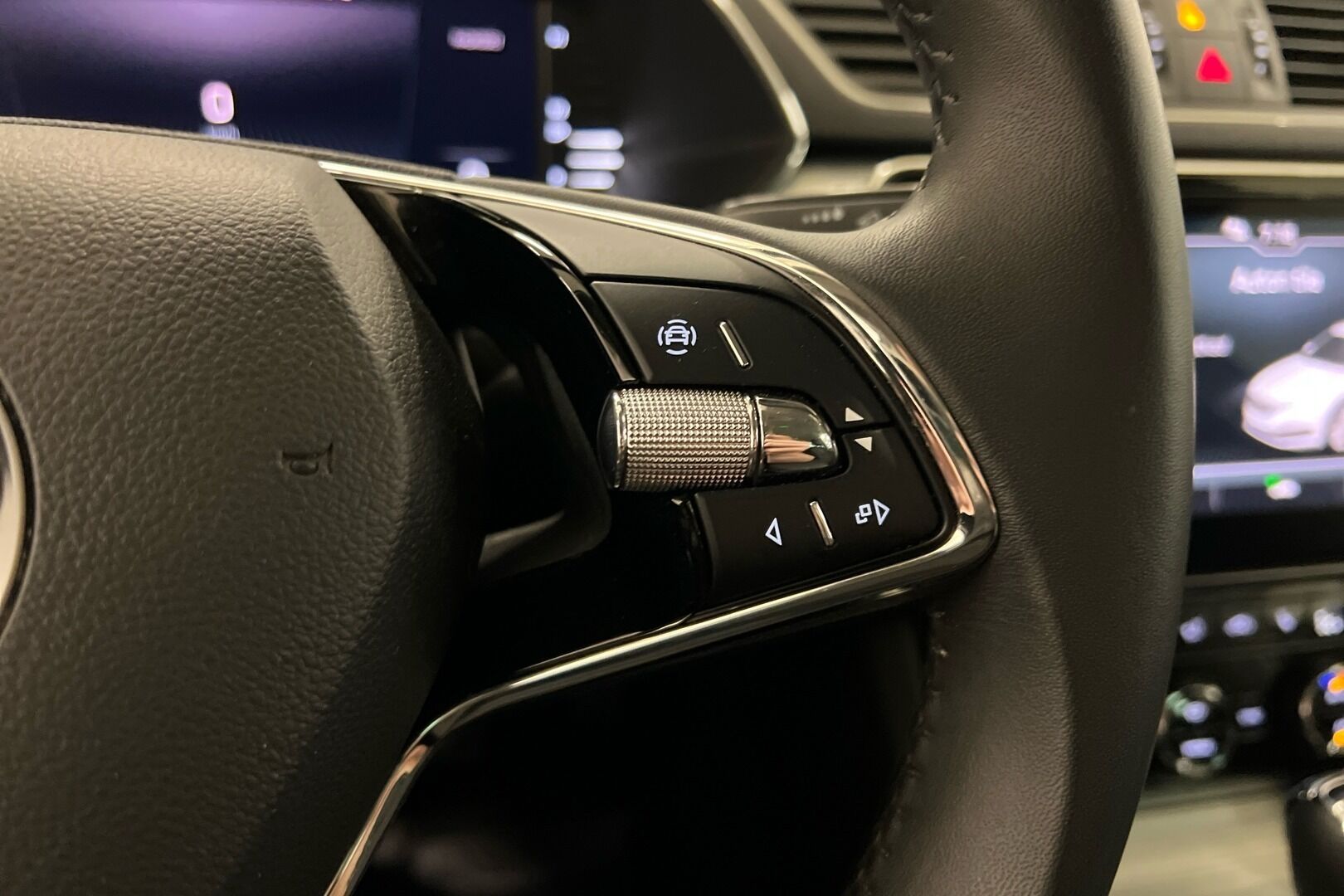 Skoda Superb iso kuva 15