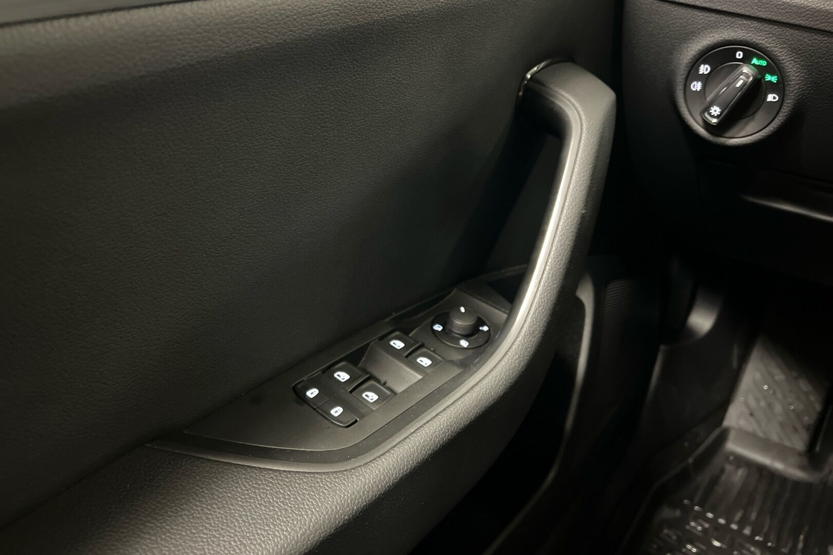 Skoda Superb iso kuva 16