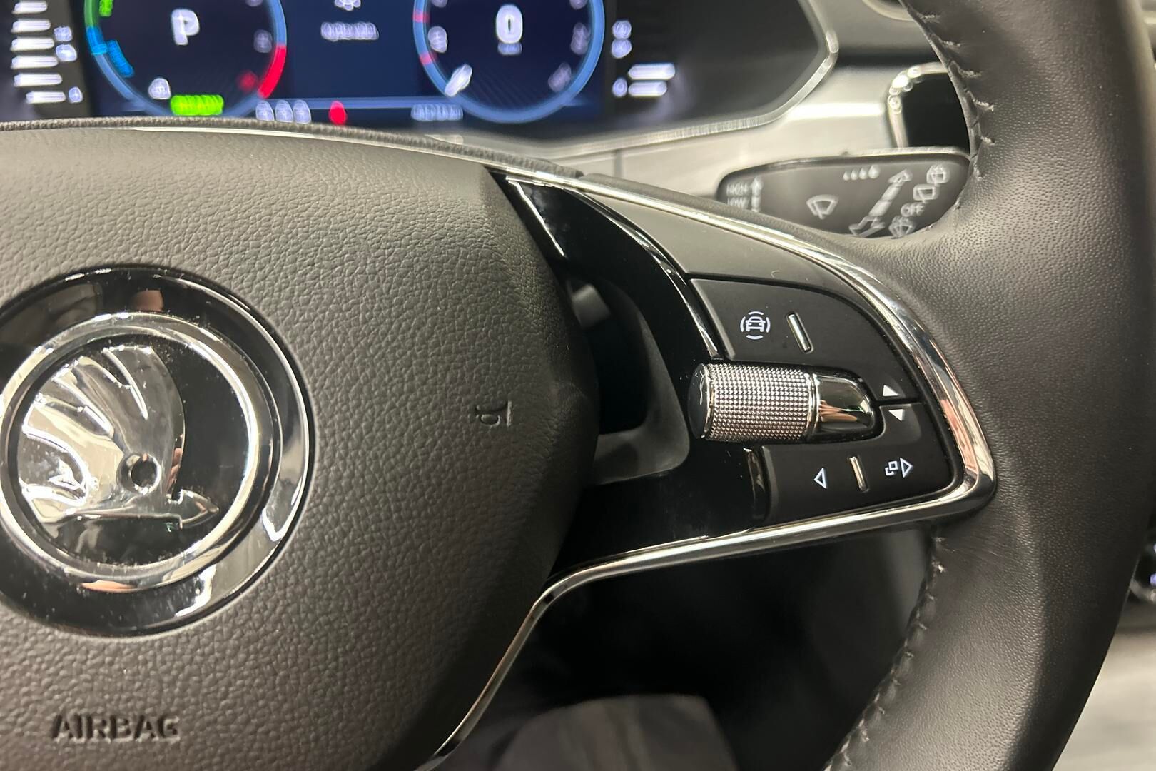 Skoda Superb iso kuva 17