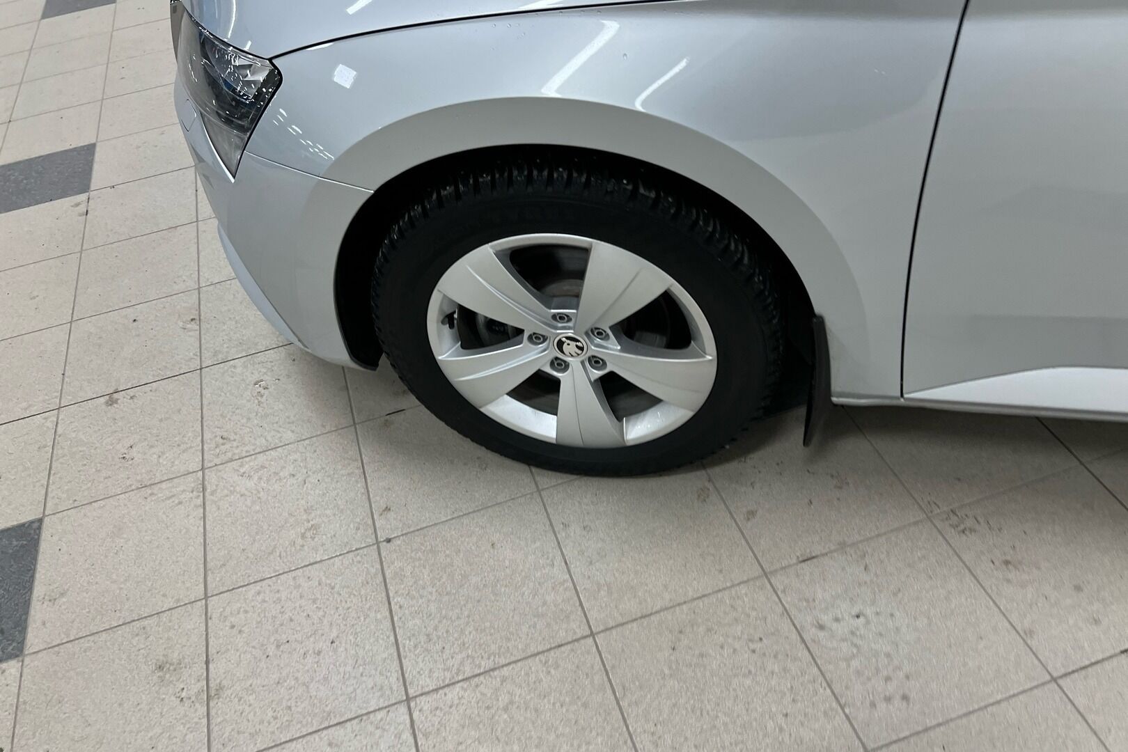Skoda Superb iso kuva 18