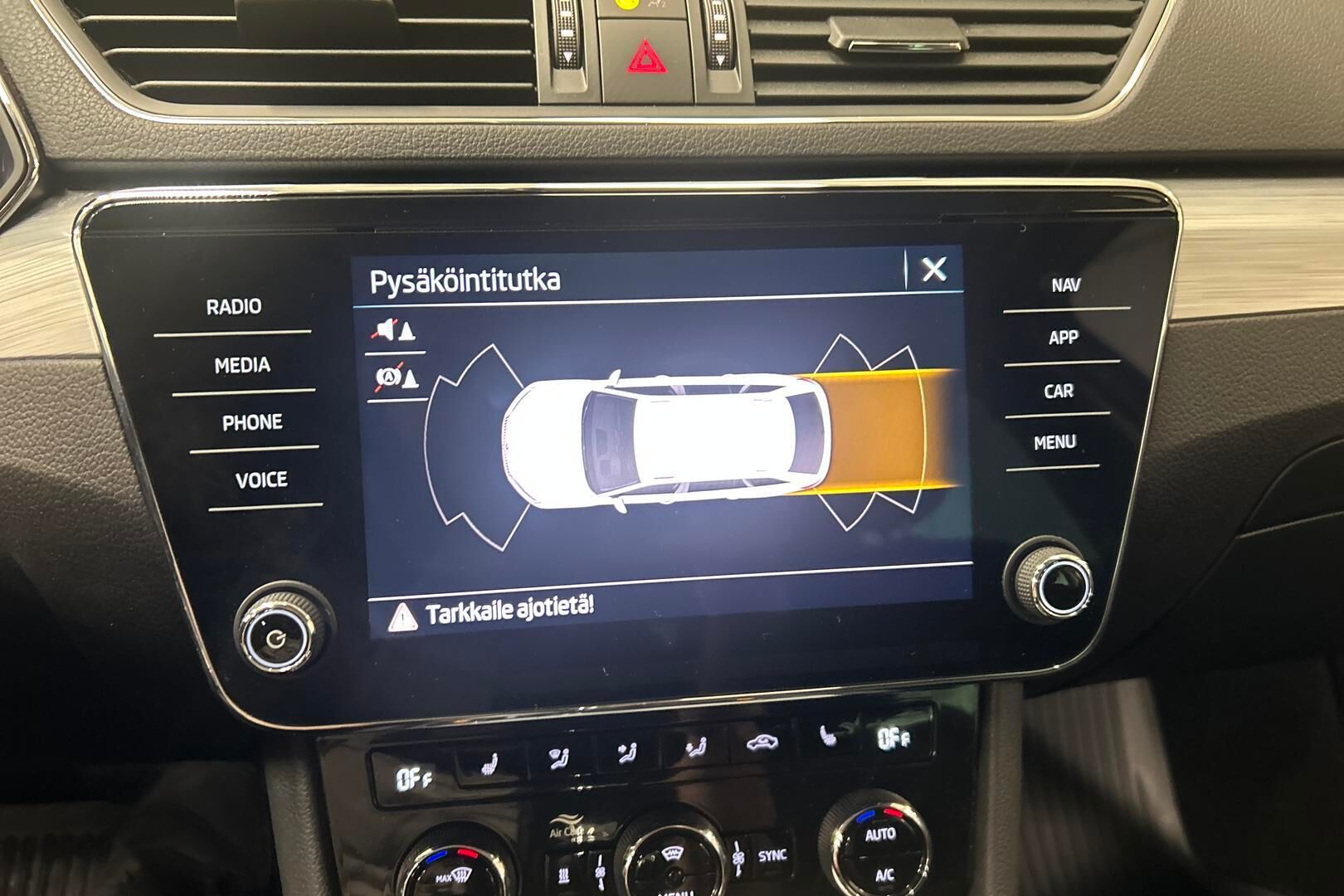 Skoda Superb iso kuva 18