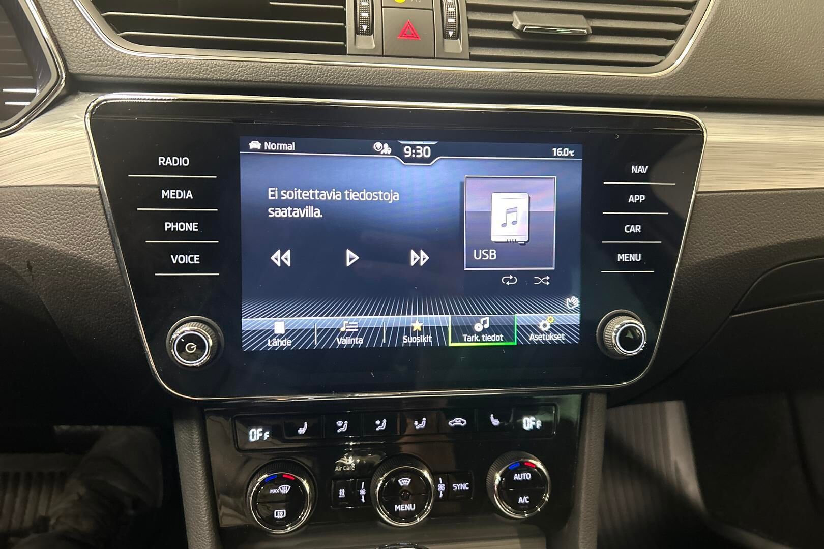 Skoda Superb iso kuva 19