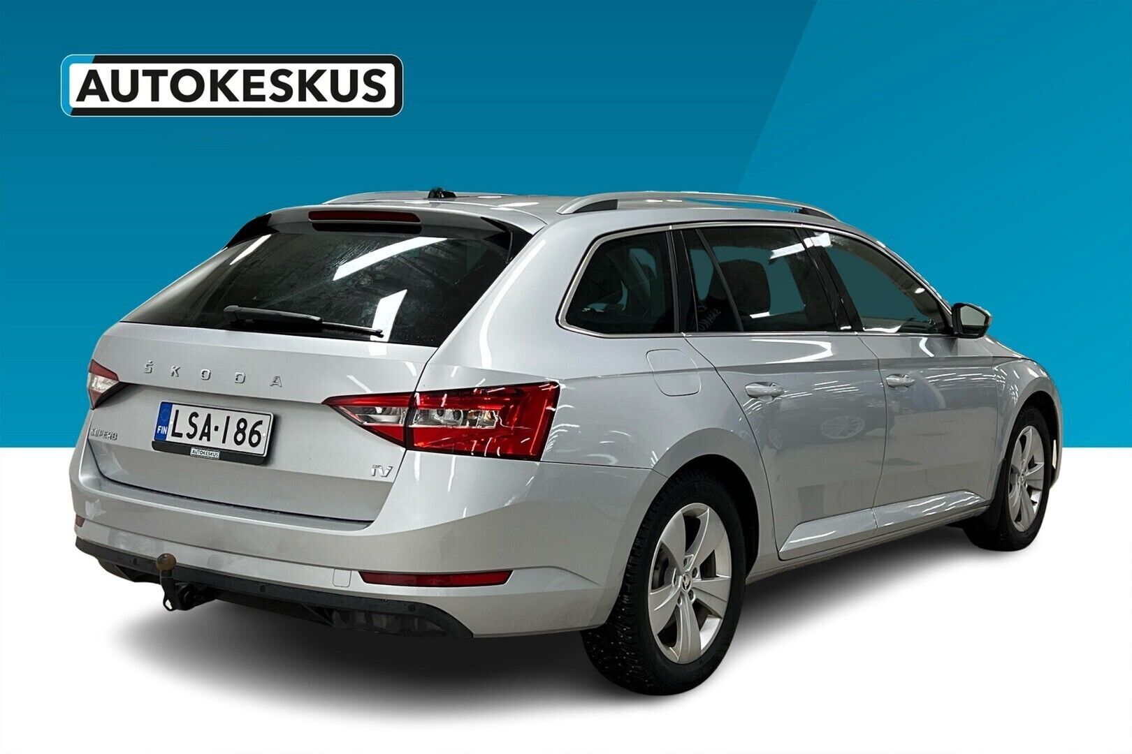 Skoda Superb iso kuva 2