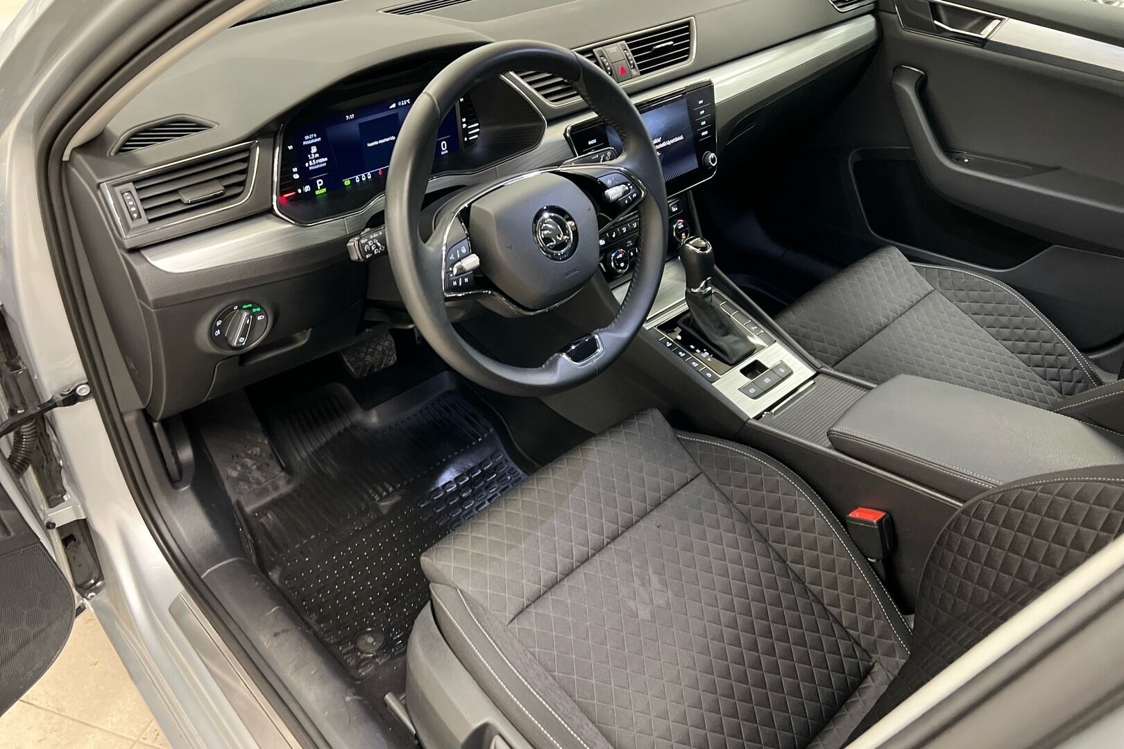 Skoda Superb iso kuva 21