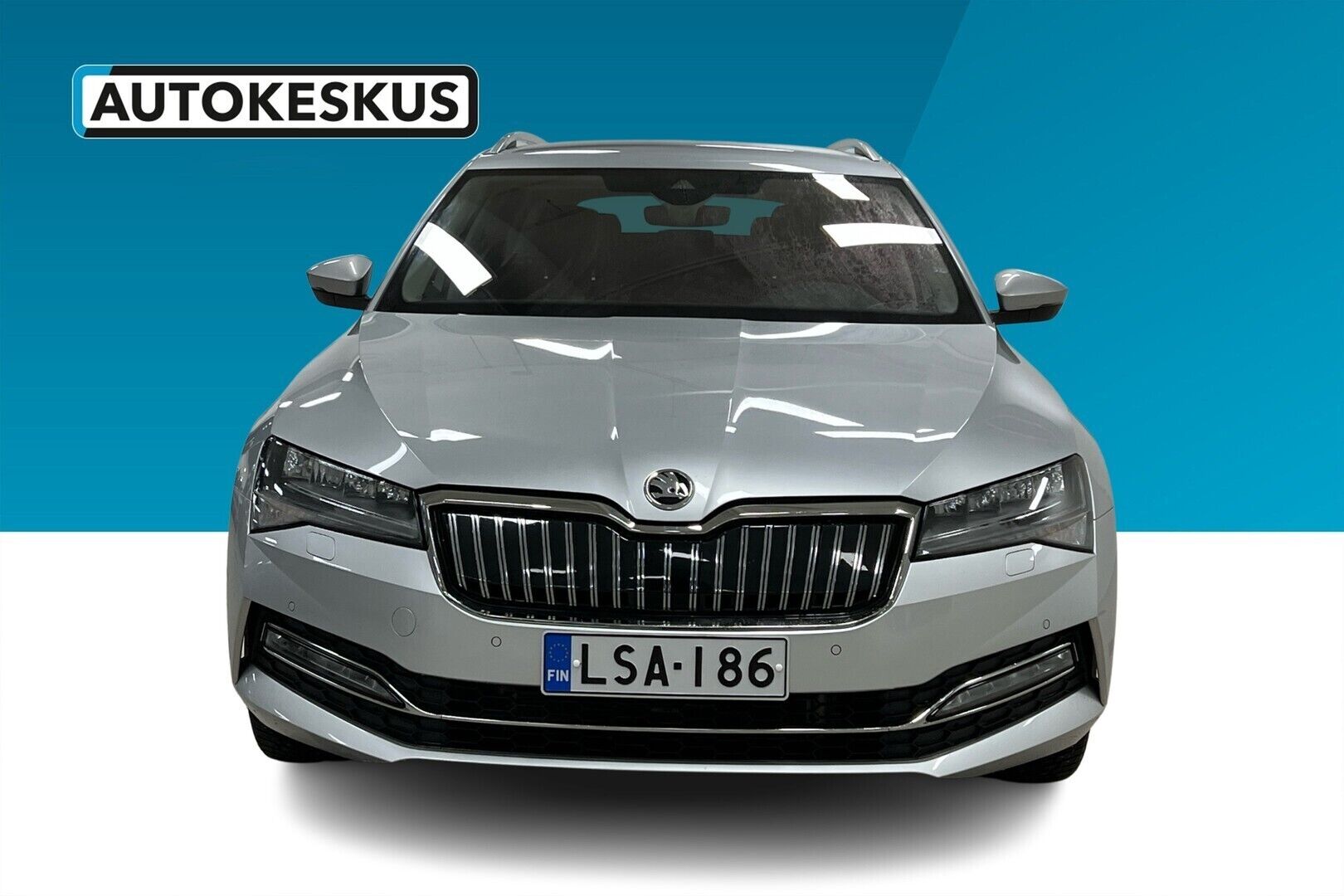 Skoda Superb iso kuva 3