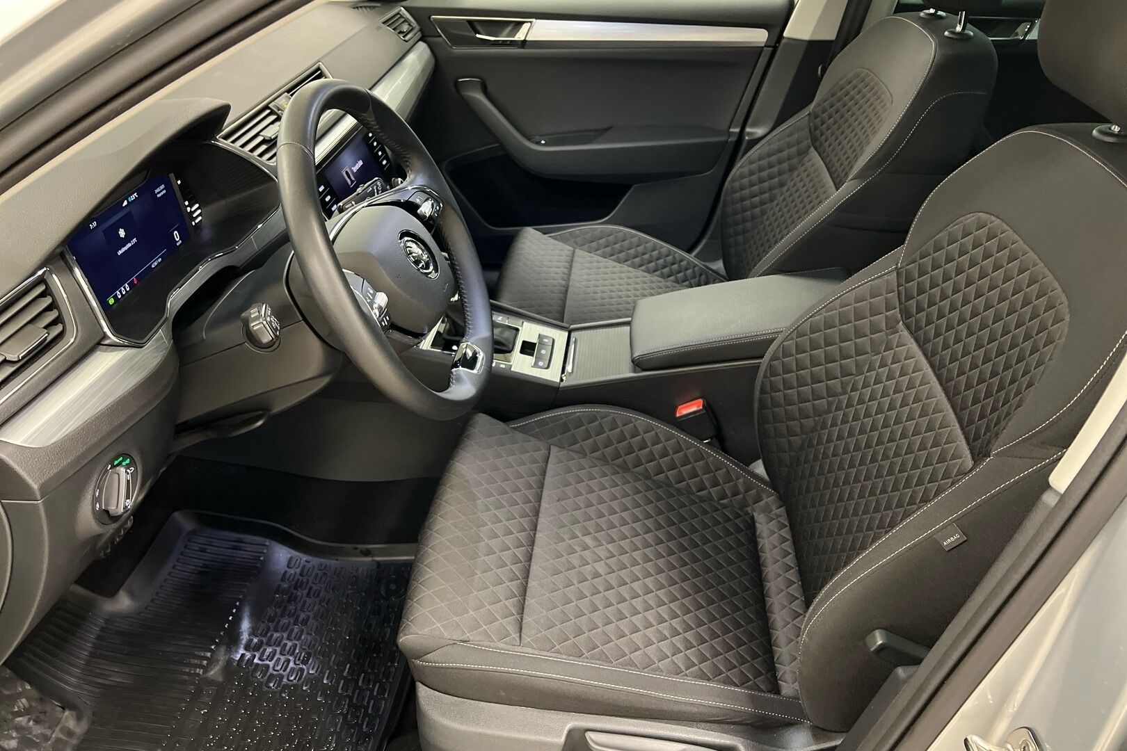 Skoda Superb iso kuva 5