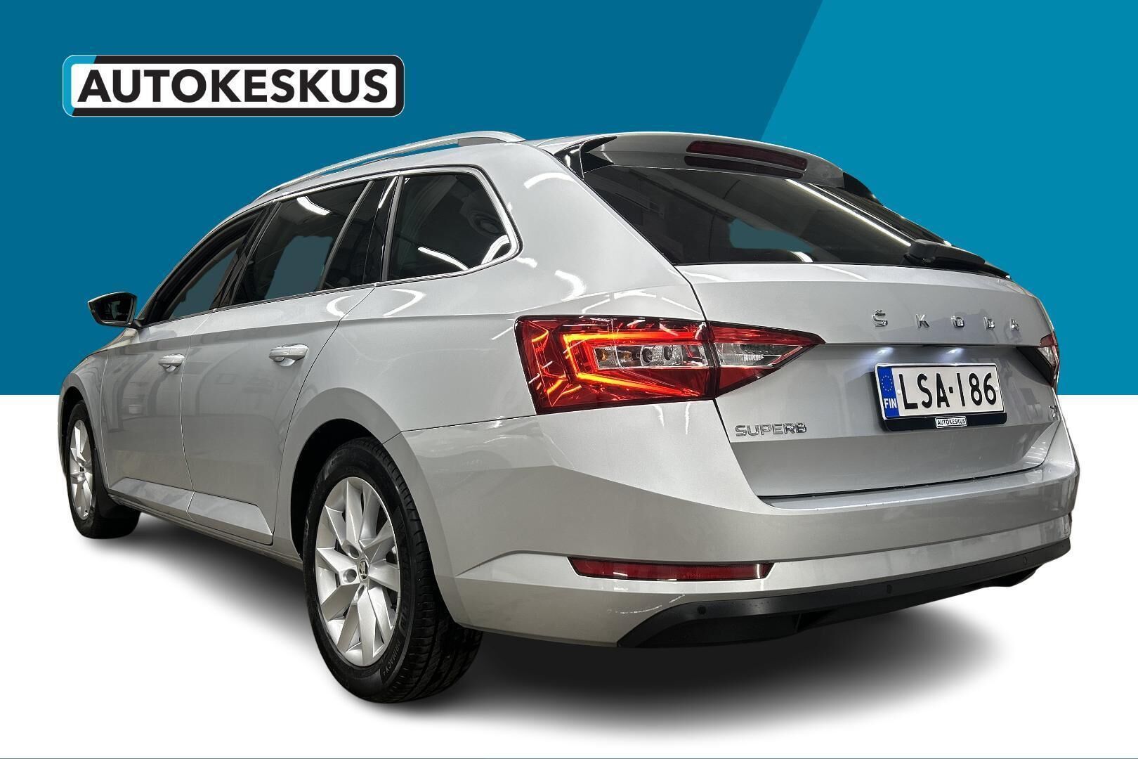 Skoda Superb iso kuva 8