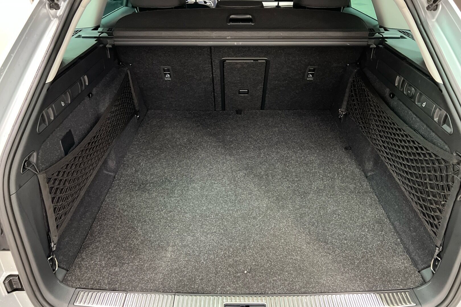Skoda Superb iso kuva 9