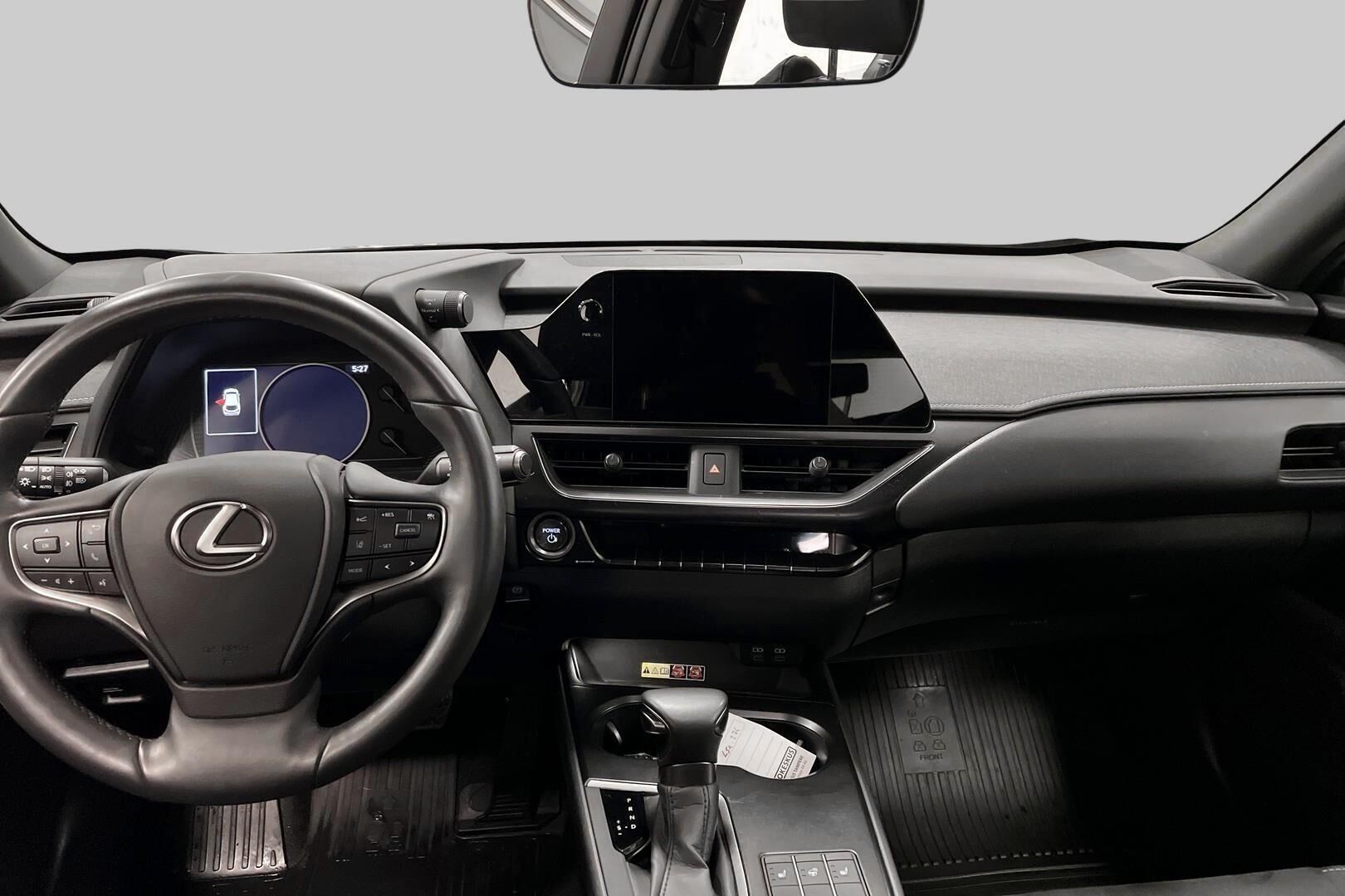 Lexus UX iso kuva 11
