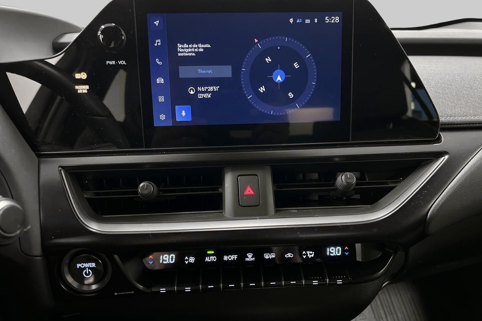 Lexus UX iso kuva 15
