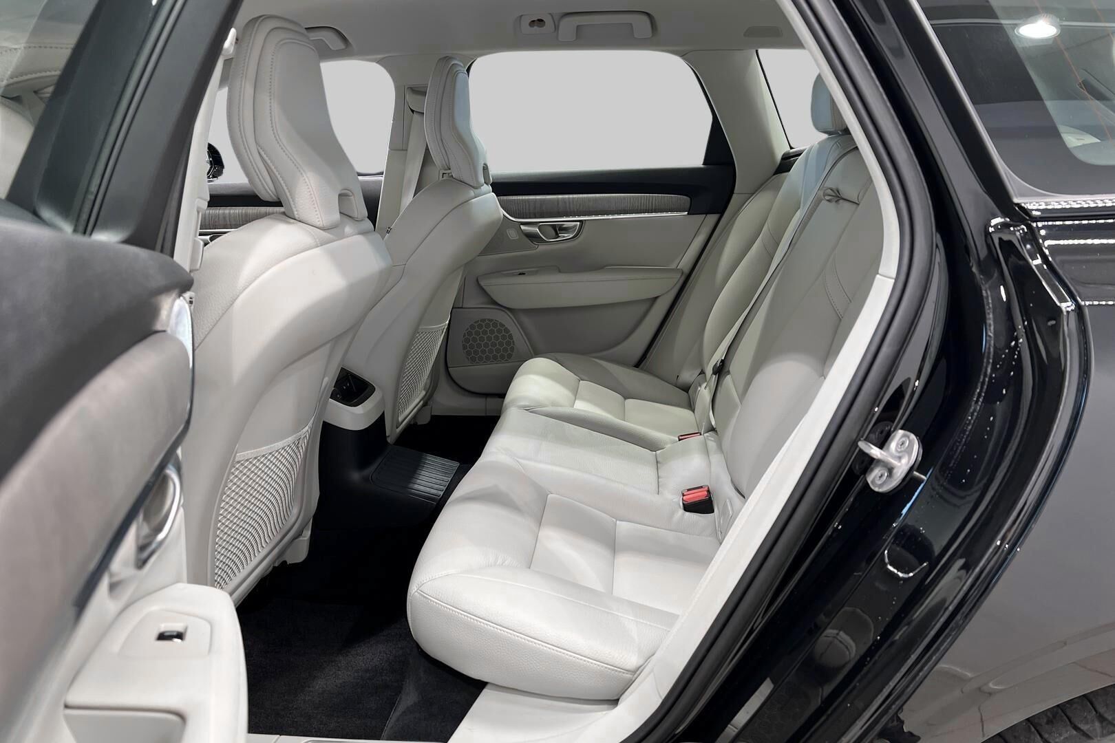 Volvo V90 iso kuva 10