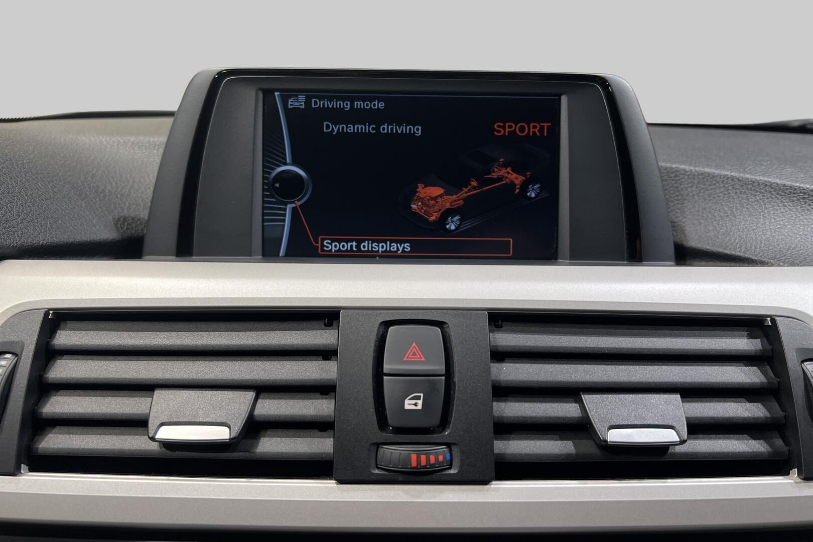 BMW 3-SARJA iso kuva 17