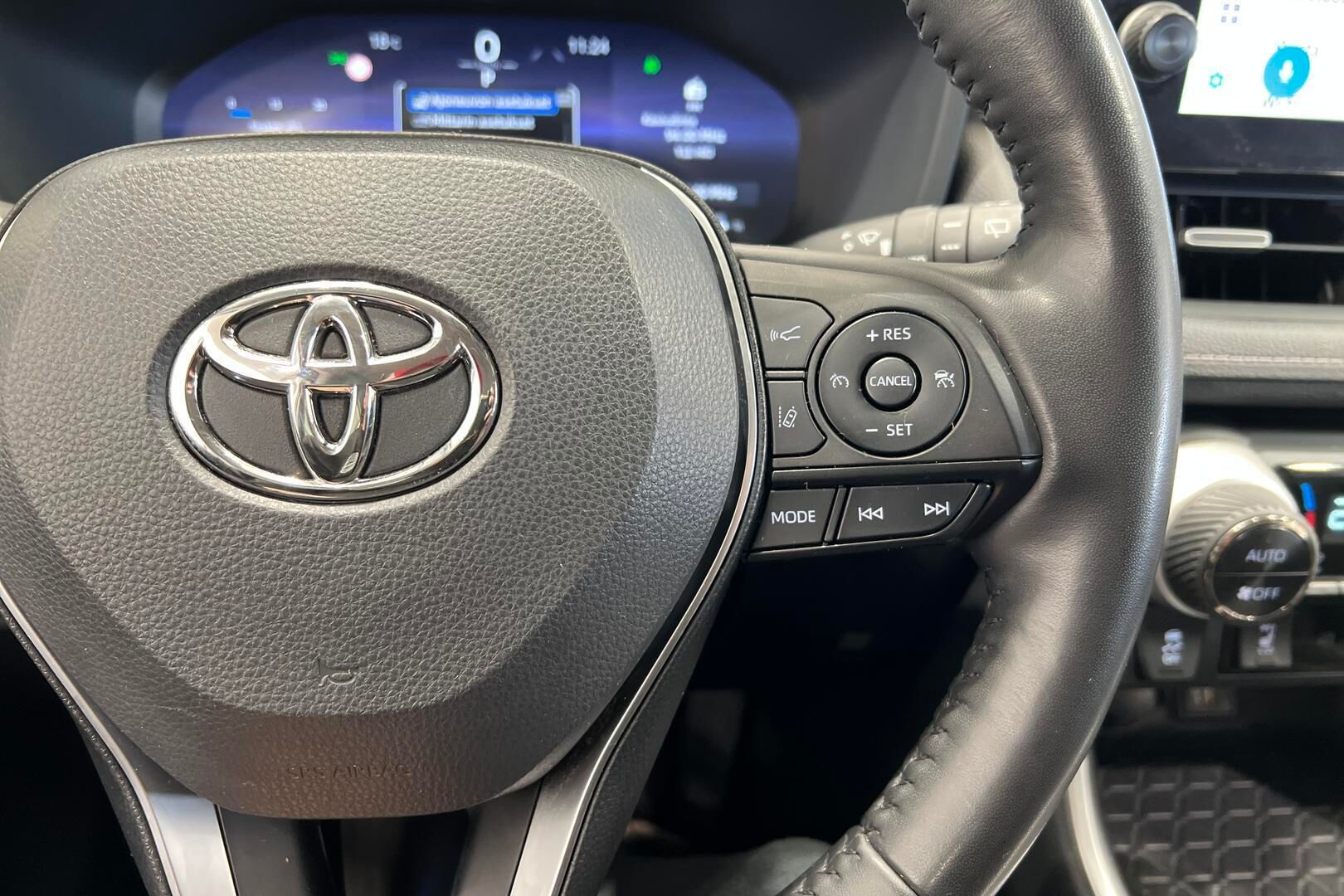 Toyota RAV4 iso kuva 25