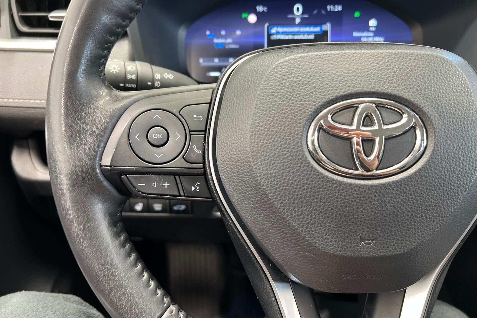 Toyota RAV4 iso kuva 26