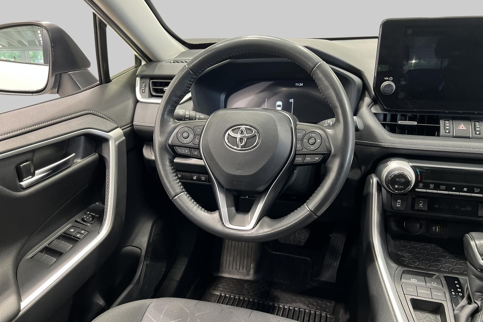Toyota RAV4 iso kuva 30