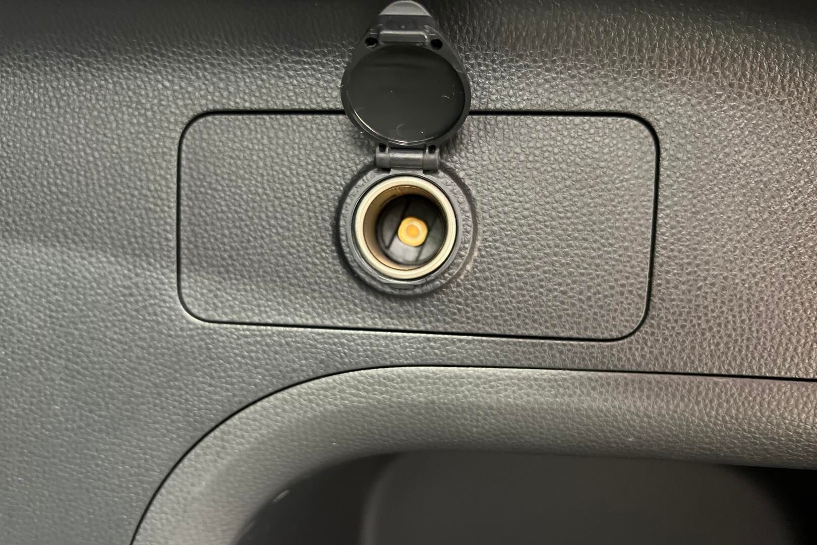 Toyota RAV4 iso kuva 34