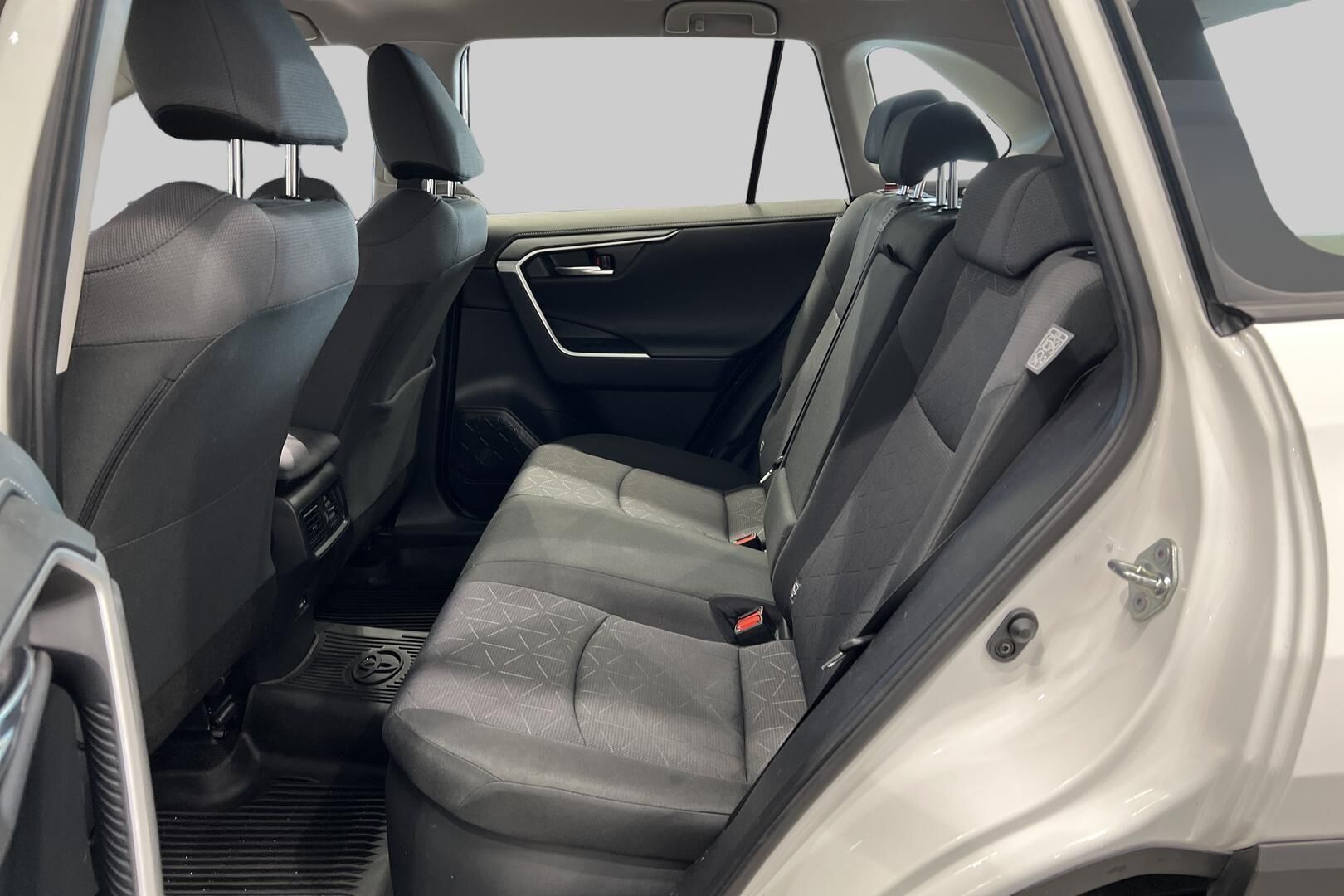 Toyota RAV4 iso kuva 9