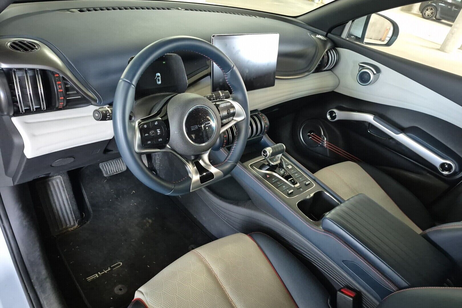 BYD Atto 3 iso kuva 1