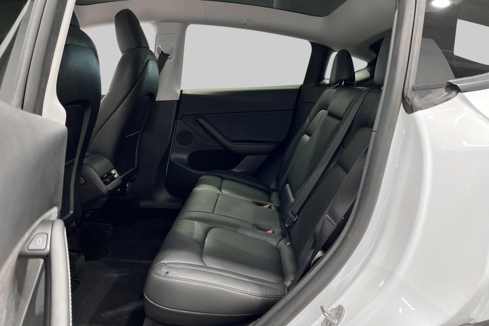 Tesla Model Y iso kuva 27