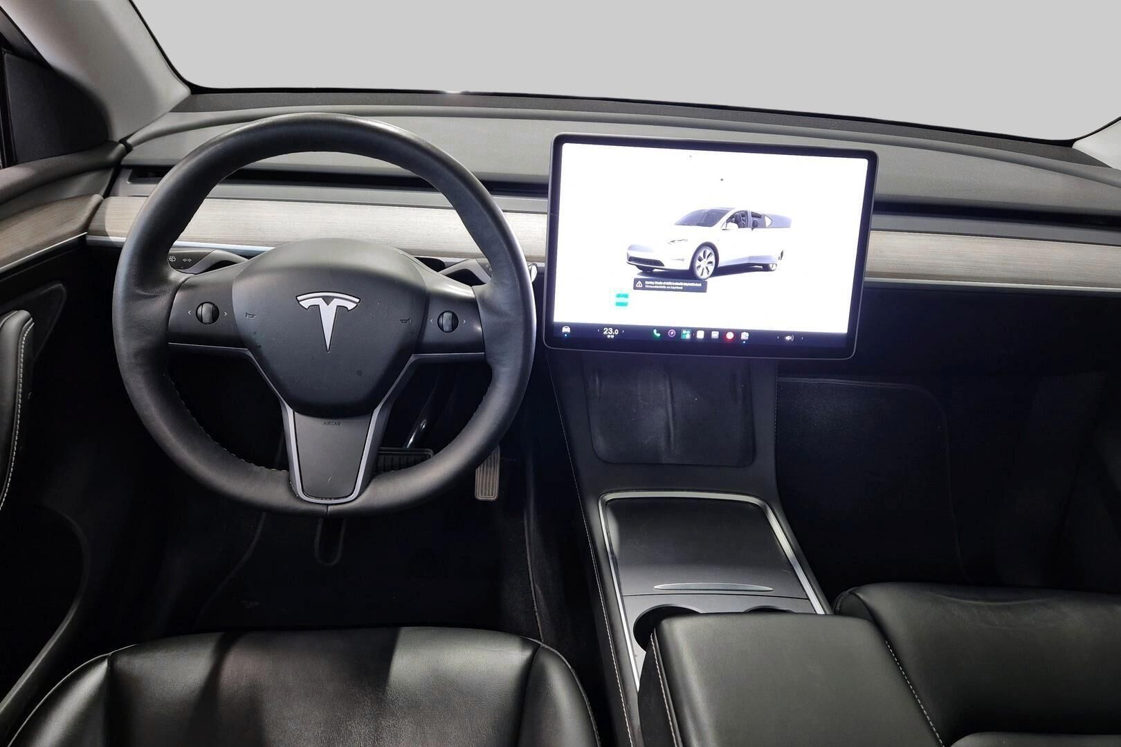 Tesla Model Y iso kuva 2