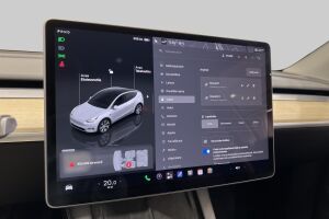Tesla Model Y esikatselu 30