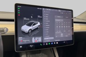 Tesla Model Y esikatselu 15