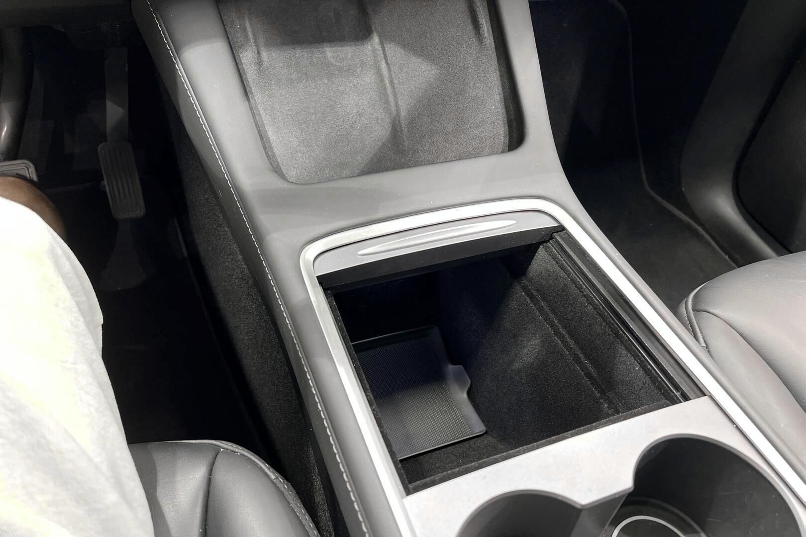 Tesla Model Y iso kuva 18