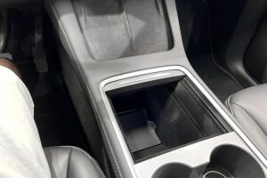 Tesla Model Y esikatselu 18