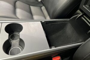 Tesla Model Y esikatselu 19