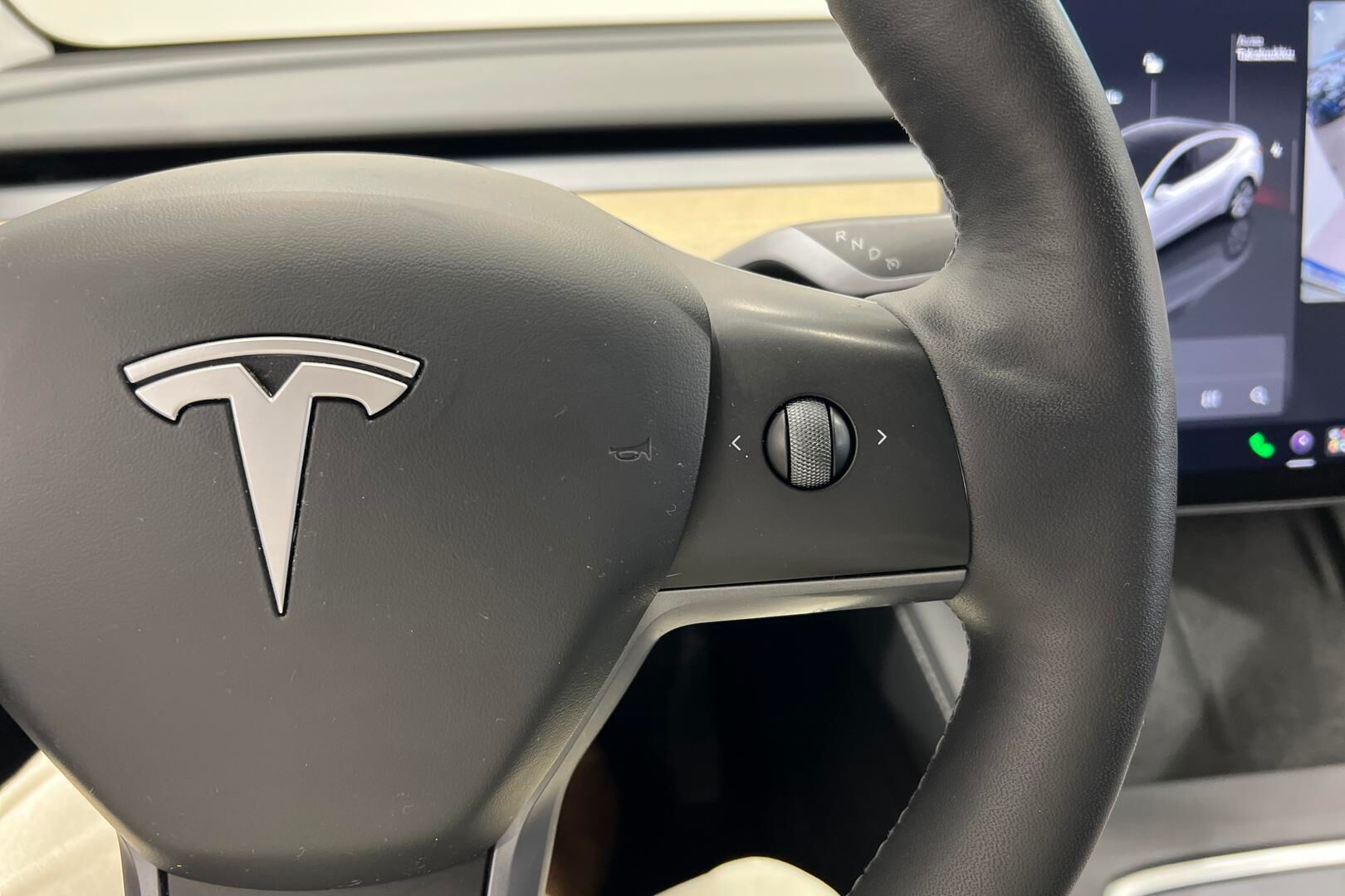 Tesla Model Y iso kuva 37