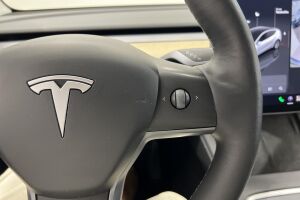 Tesla Model Y esikatselu 37