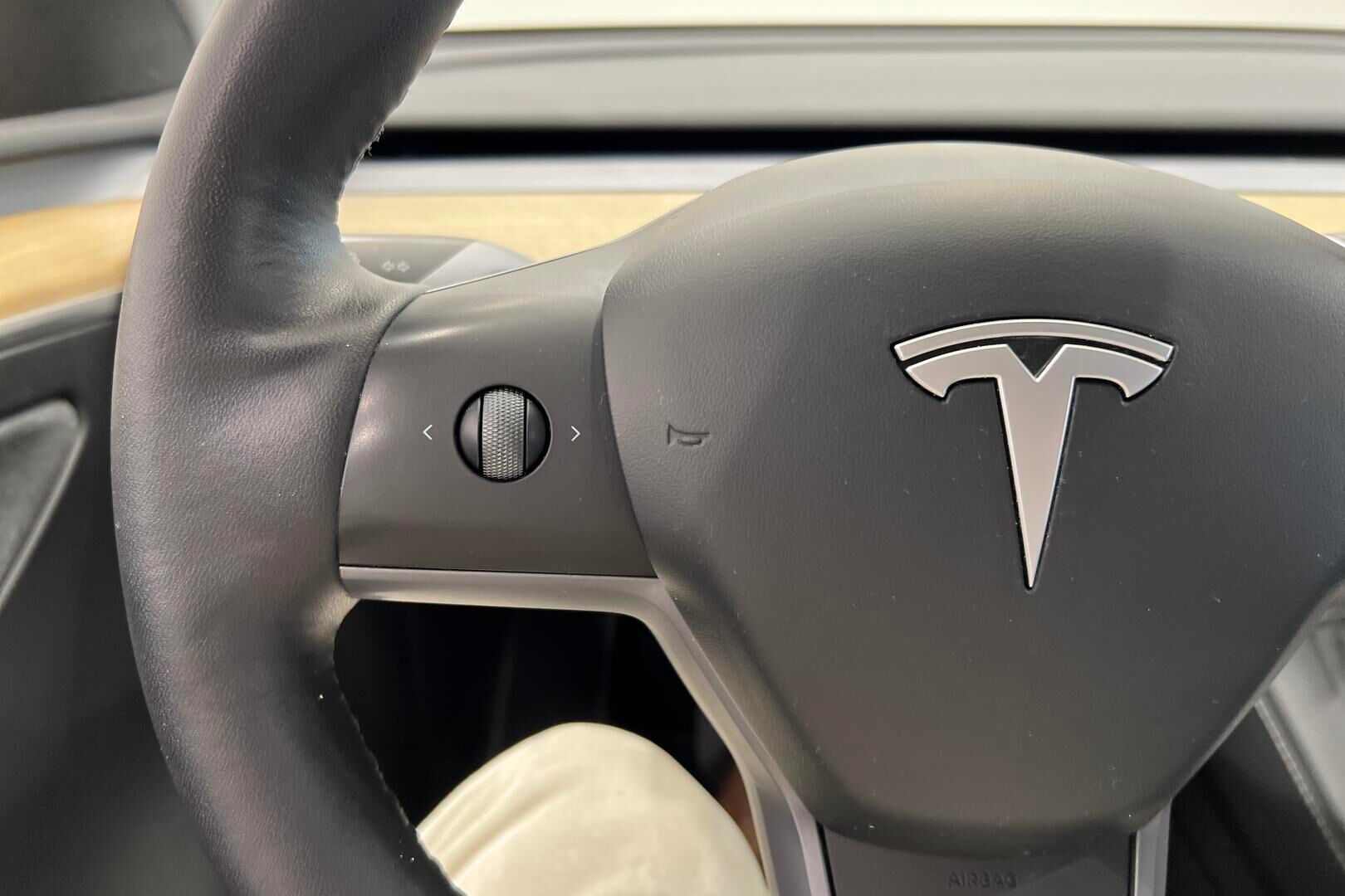 Tesla Model Y iso kuva 38