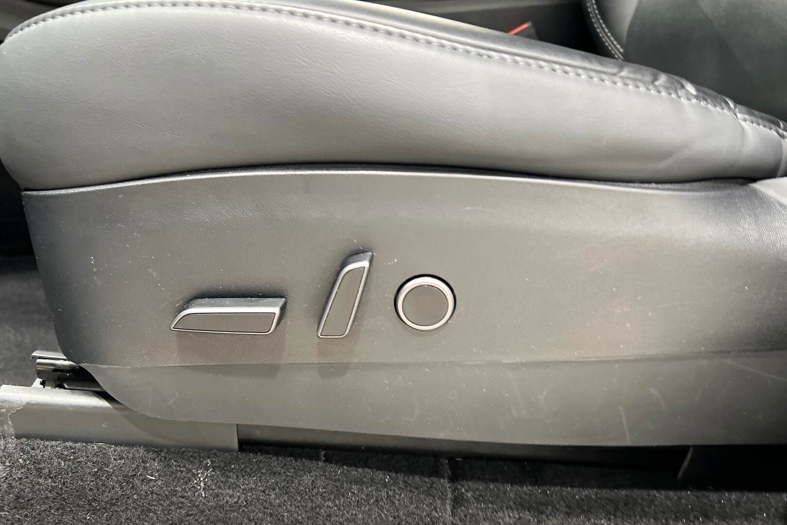 Tesla Model Y iso kuva 21
