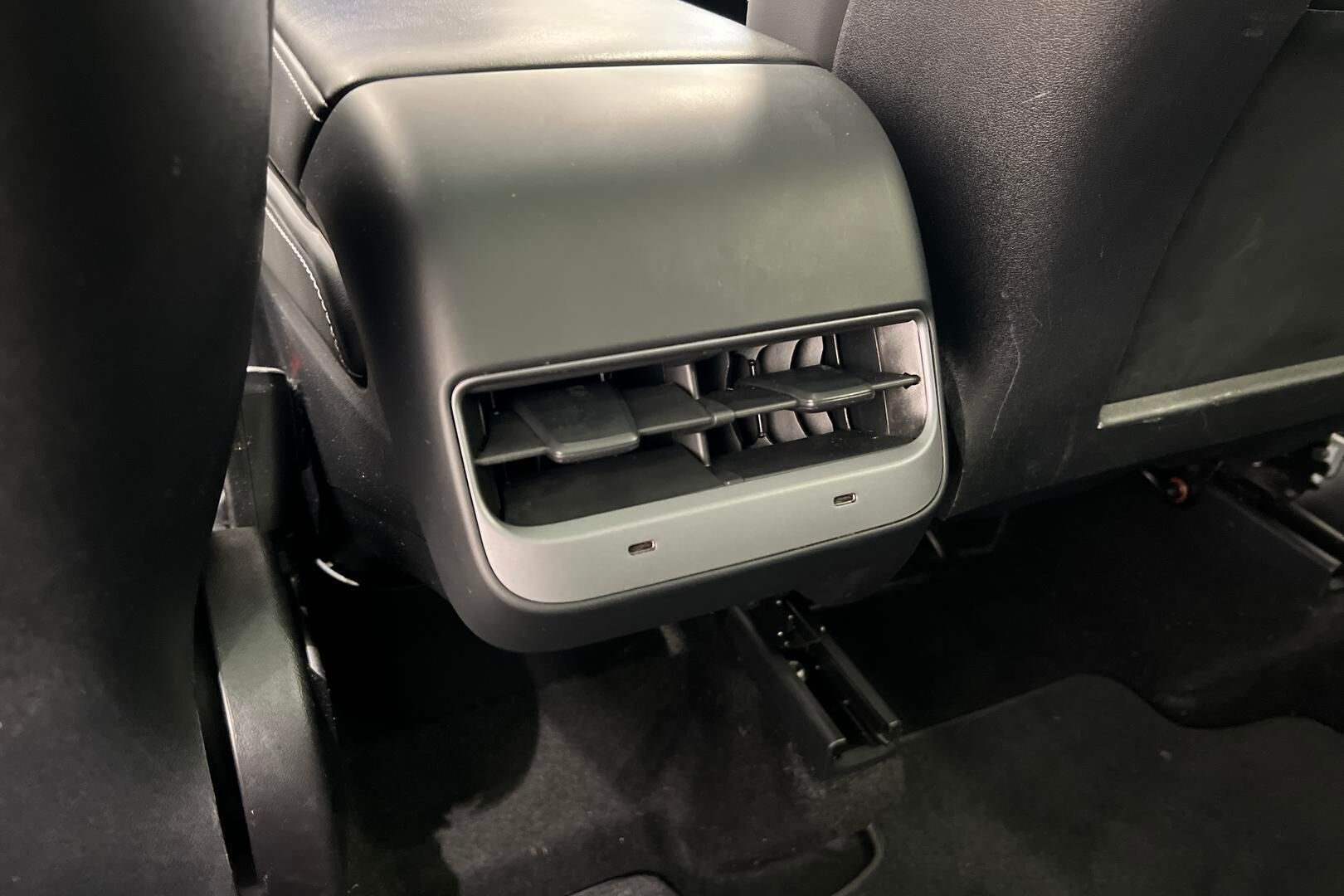 Tesla Model Y iso kuva 40